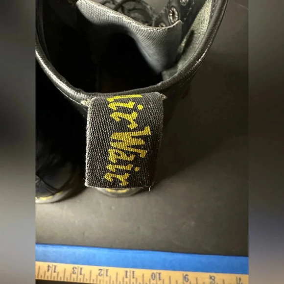 Dr Martens England Made Black Combat Boot 10 Eye Thrashed Street Lace Up - Picture 12 of 13